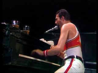 PDVD 009 50 - Queen - Queen on Fire: Live at the Bowl (2004) [1 DVD9 + 1 DVD5] [PAL] [VH]