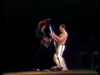 PDVD 012 29 - Queen - Queen on Fire: Live at the Bowl (2004) [1 DVD9 + 1 DVD5] [PAL] [VH]