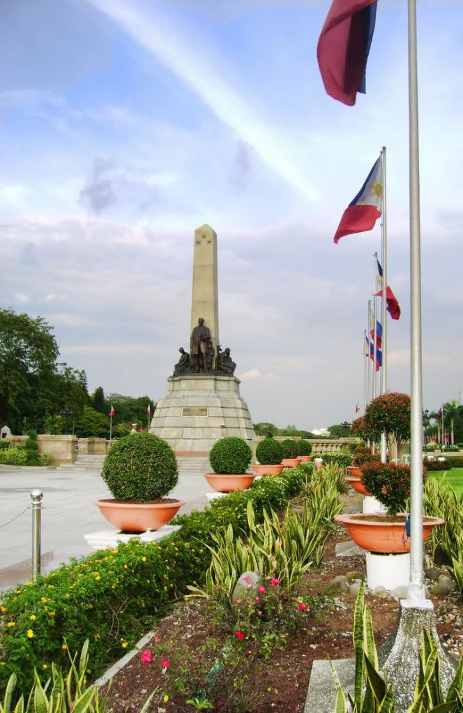 Luneta Park Tagalog Description